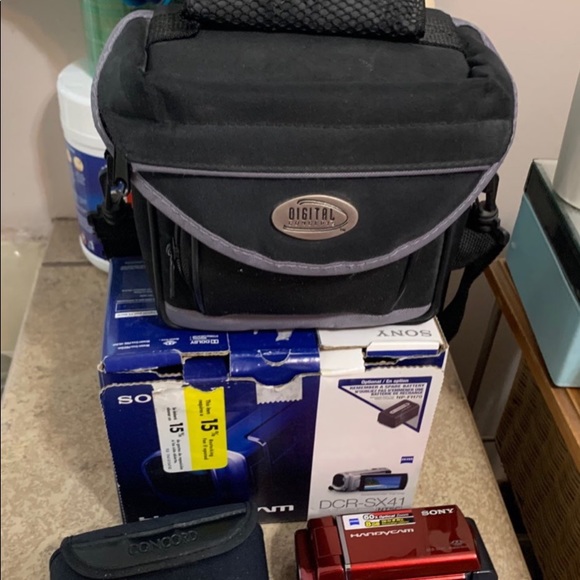 Sony HANDYCAM Model: DCR-SX41. Camcorder Color: Red - Picture 8 of 11